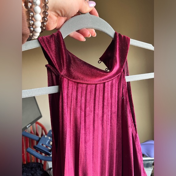 Formal Red Wind Velvet Halter Top Open Back Dress - Picture 3 of 7